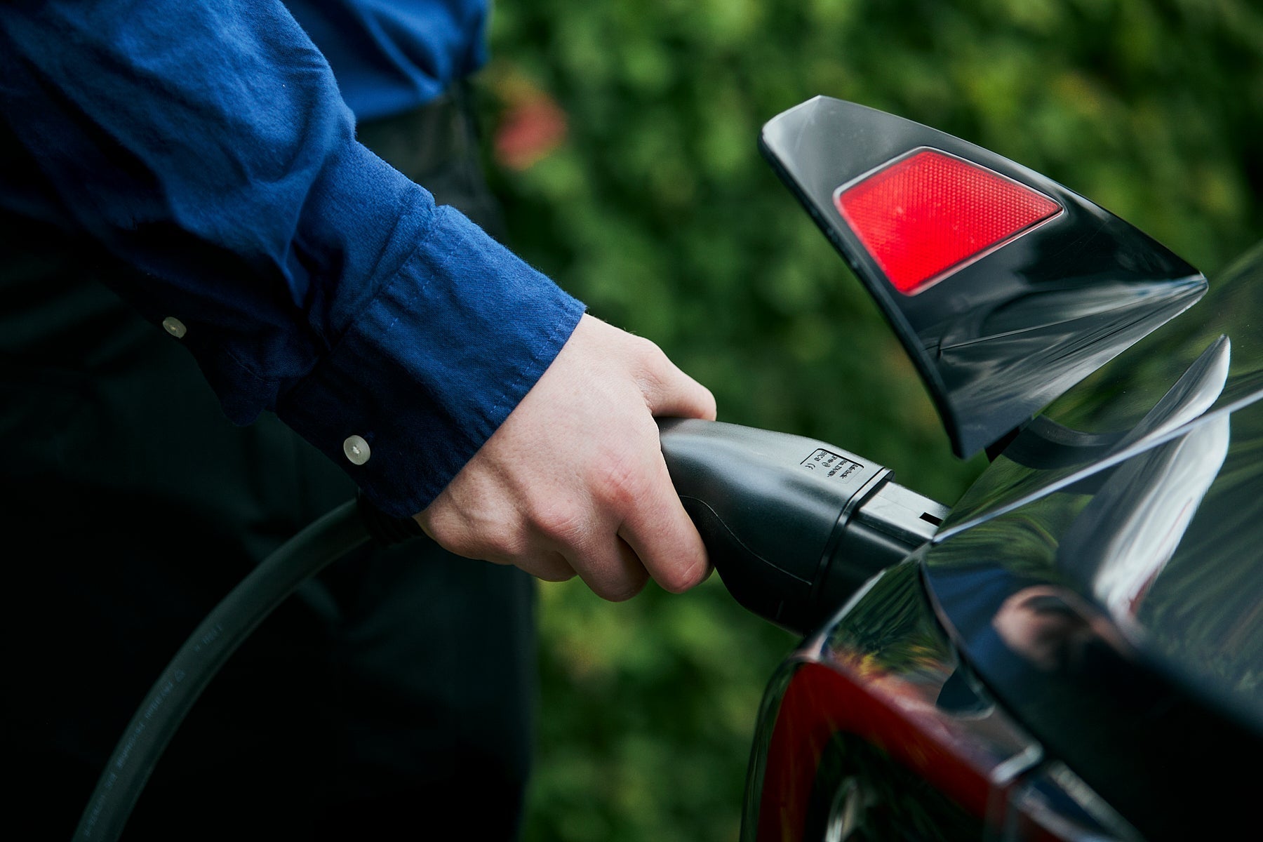 Oplader til hybridbiler